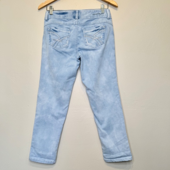 Amethyst Body Con Low Rise Light Wash Cropped Capri Soft Denim Skinny Jeans - Picture 3 of 13